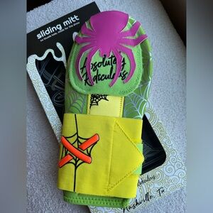 NEW Absolutely Ridiculous Aria Venom Sliding Mitt Standard Size